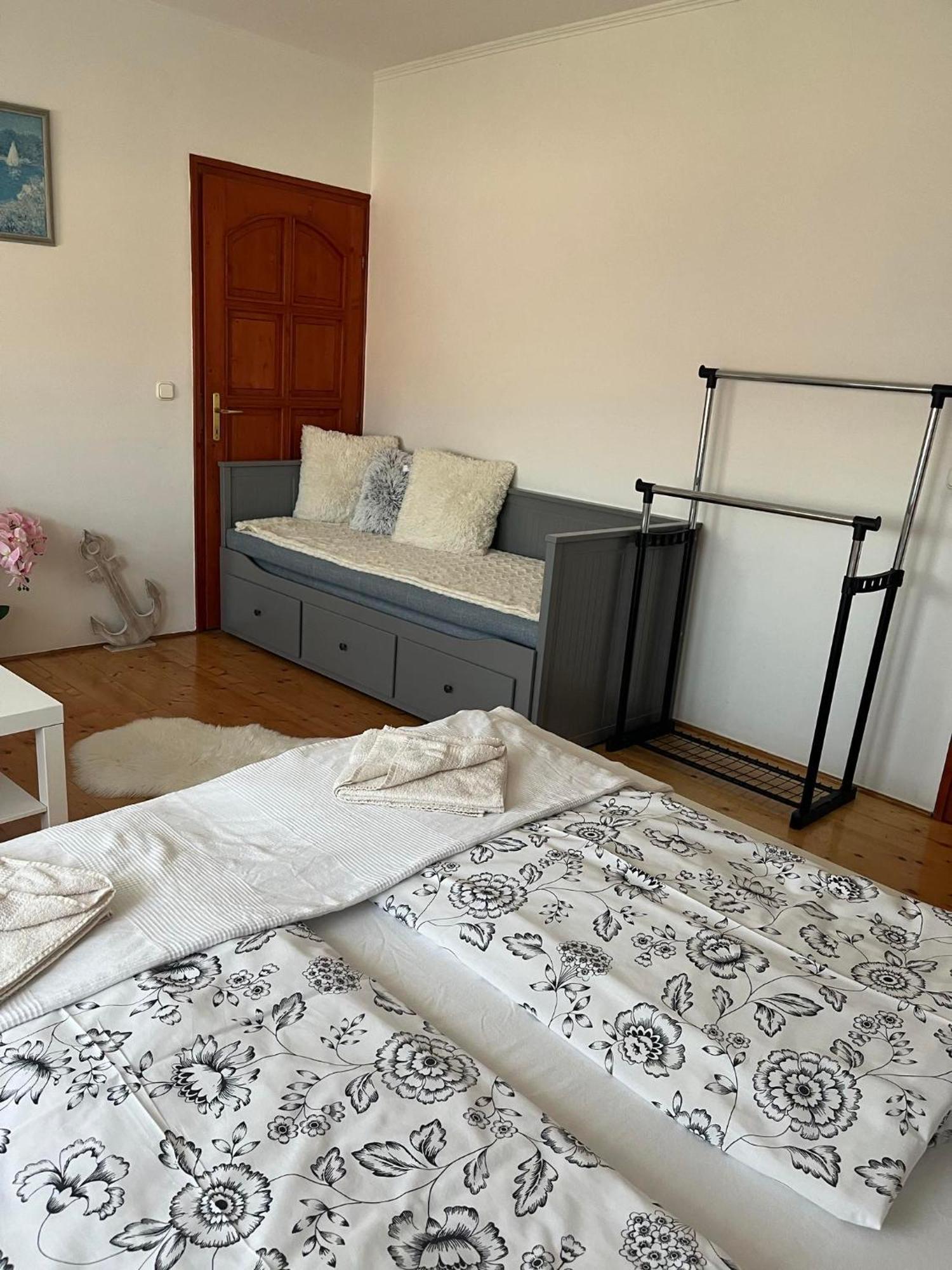 Rege Apartman 2 Alsoors Exterior photo